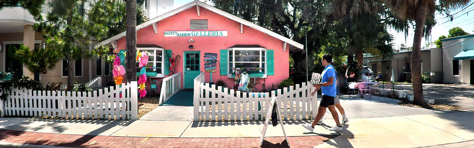 Self-described as “The Most Unique Shop in Downtown Safety Harbor,” the Safety Harbor Galleria boutique shop has an eye-catching bright pink façade.