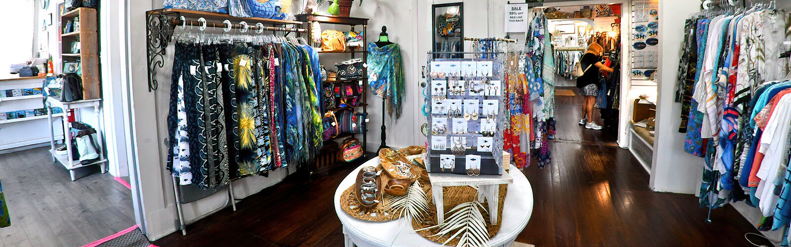 Housed in a 1930s historic cottage, the Safety Harbor Galleria boutique shop offers an array of home décor, gifts, collectibles, boutique clothing, artisan jewelry, art and unique one-of-a-kind treasures.