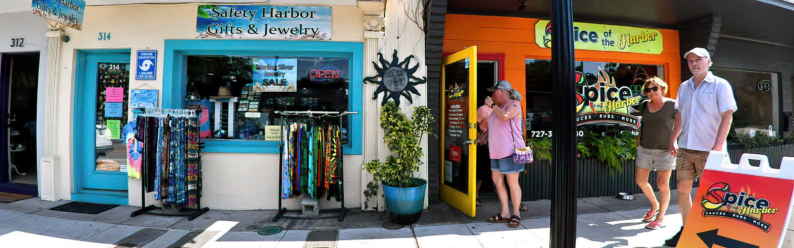 Safety Harbor’s Main Street is a walkable avenue that boasts distinctive shops, award-winning restaurants and pubs, charming eateries and quaint galleries.