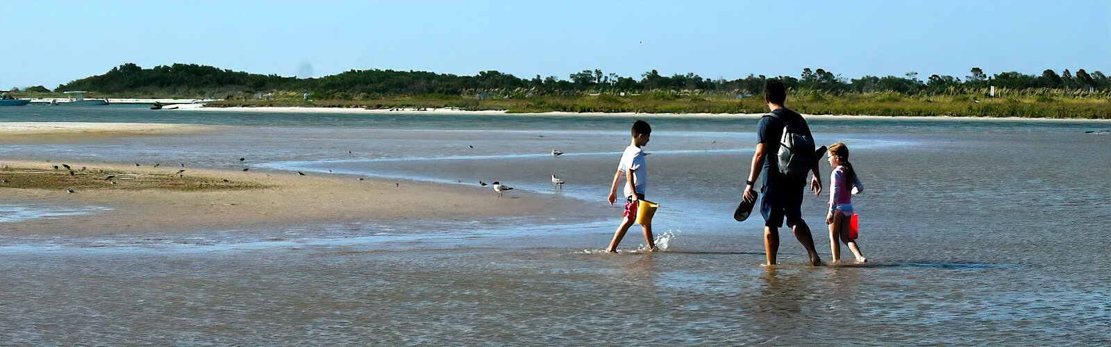 Low tide is a great opportunity for shelling and exploring the big lagoon that stretches parallel to the Gulf side. 