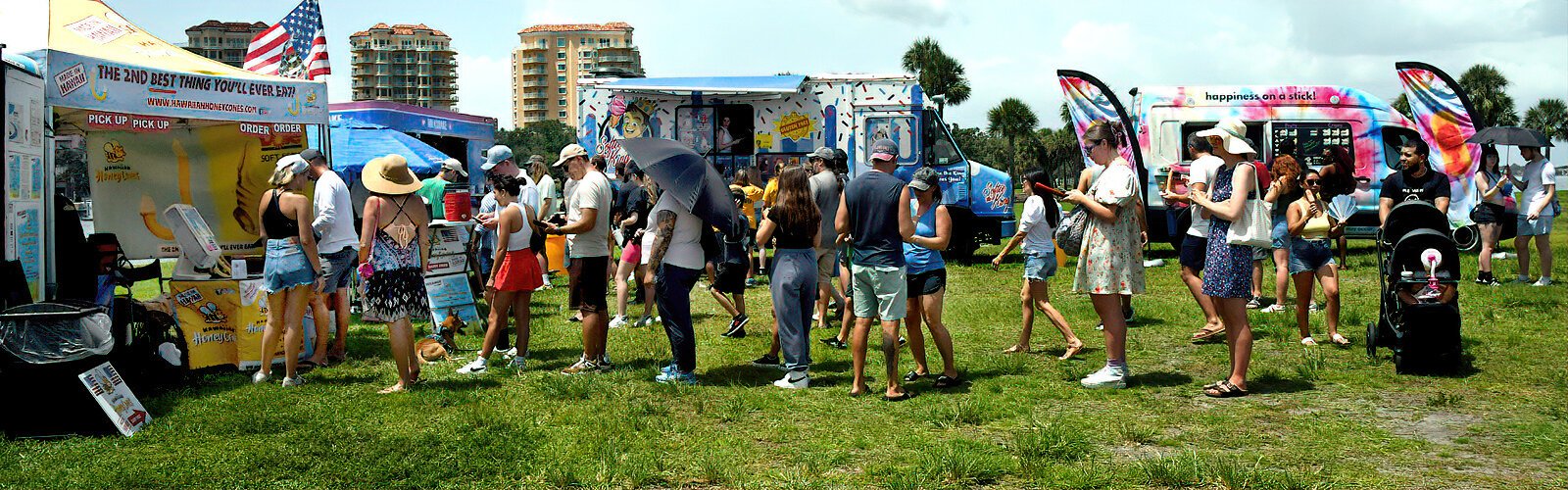 A long line forms for Hawaiian Honey Cones, described as the “newest craze in frozen desserts."