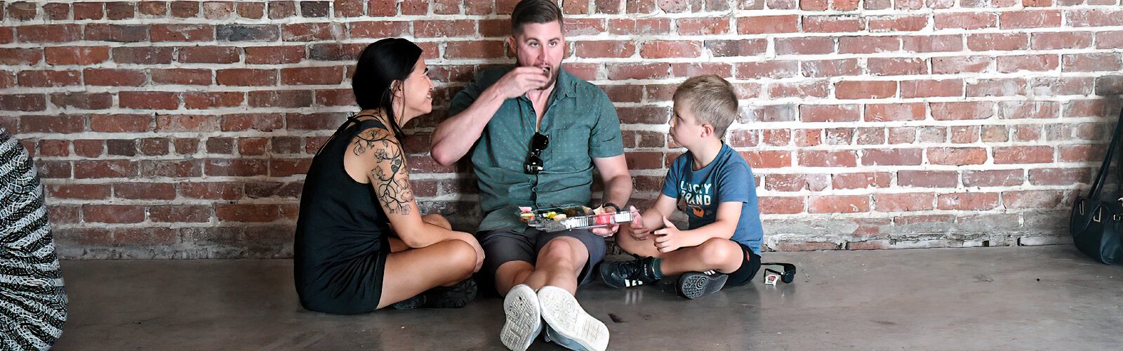 From the look of a suddenly empty-handed Brayden, 6, could it be that facetious dad Brian stole his son’s cupcake much to mom Jasmine's amusement?